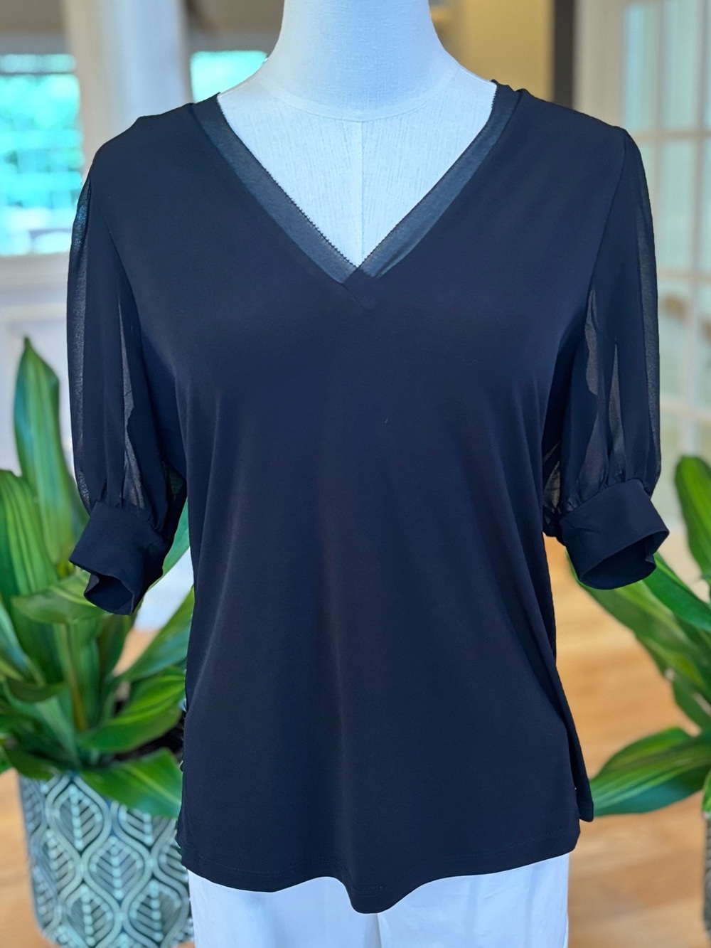 Calvin Klein 2010s Quiet Luxury Sheer Sleeve V-Neck Blouse Size S VGUC